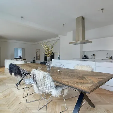 High-end Designer In Center * Köpenhamn